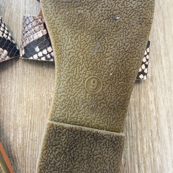 Womens Universal Thread Snakeskin Print Sandals - 9 - Picture 6 of 6